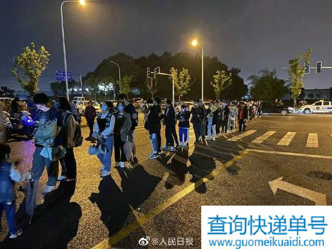 市民深夜排长队悼念袁老